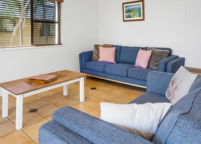 2/56 Lawson Street@Clarkes Beach