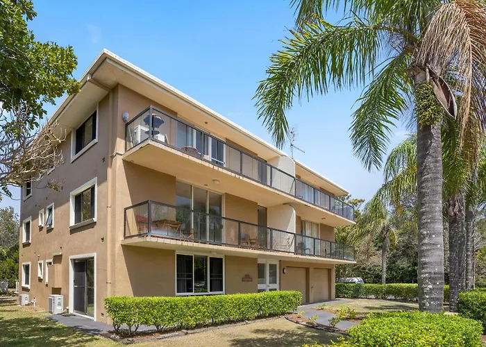2/56 Lawson Street@Clarkes Beach